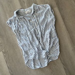 Carly Jean Los Angeles Cap Sleeve Button Up